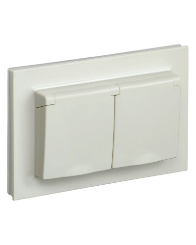 Розетка 2-местная с з/к РСбш12-3-44-БрКр бежевый BRITE (BR-R26-16-44-K10-F). Розетка с заземлением с защитными шторками и крышкой в сборе. IEK в Красноярске